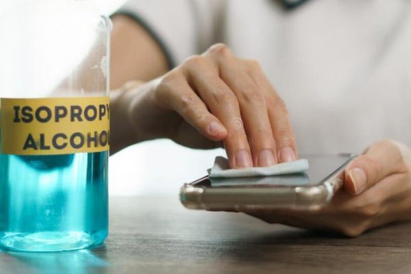 ایزوپروپیل الکل برای پاکسازی تلفن همراه